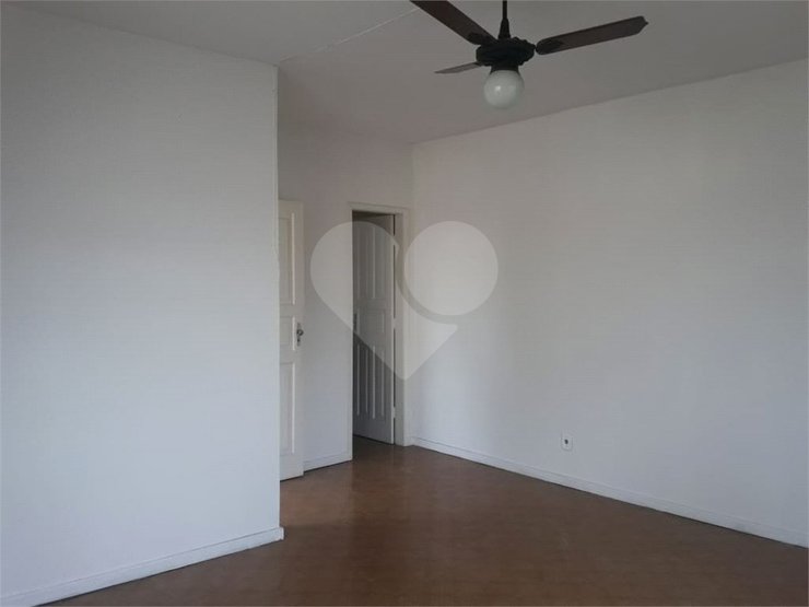 Casa à venda com 3 quartos, 230m² - Foto 8