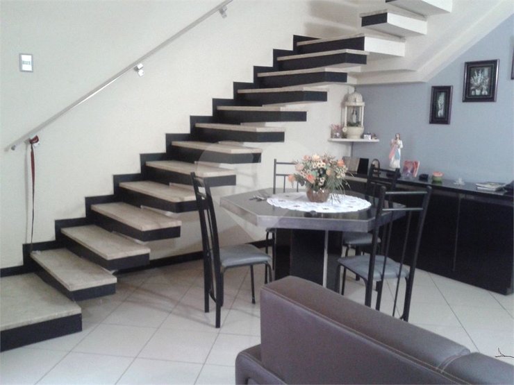 Casa à venda com 3 quartos, 240m² - Foto 1