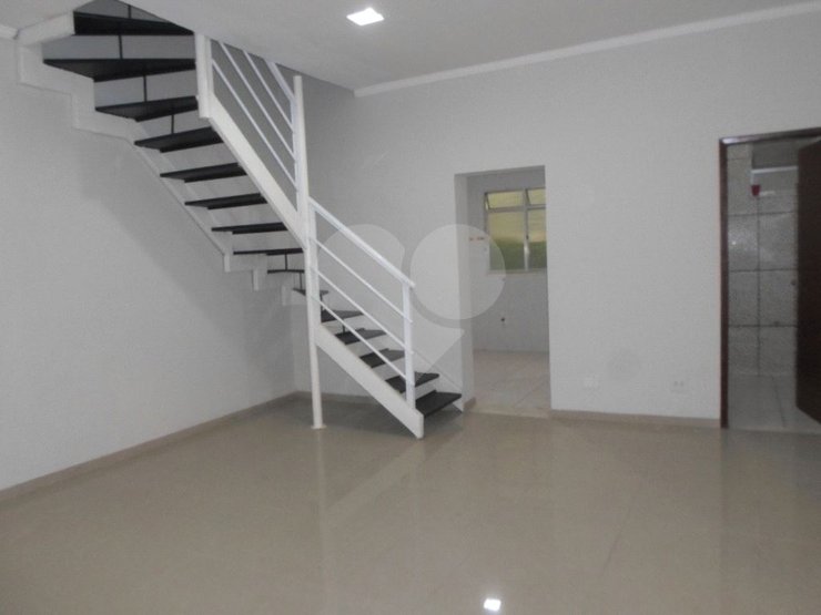 Casa à venda com 2 quartos, 139m² - Foto 2