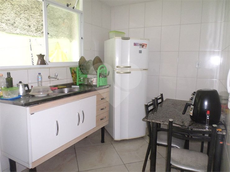 Casa à venda e aluguel com 2 quartos, 58m² - Foto 2