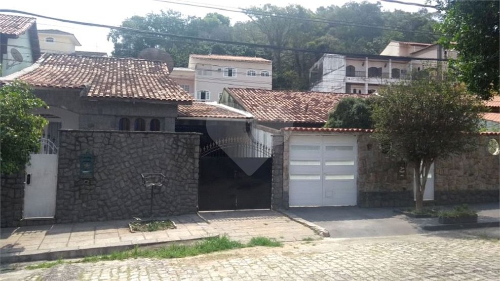 Casa à venda com 2 quartos, 245m² - Foto 2