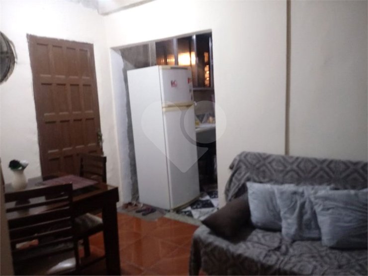 Casa à venda com 1 quarto, 40m² - Foto 2