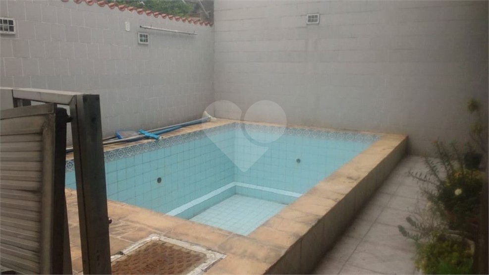 Casa à venda com 4 quartos, 200m² - Foto 2