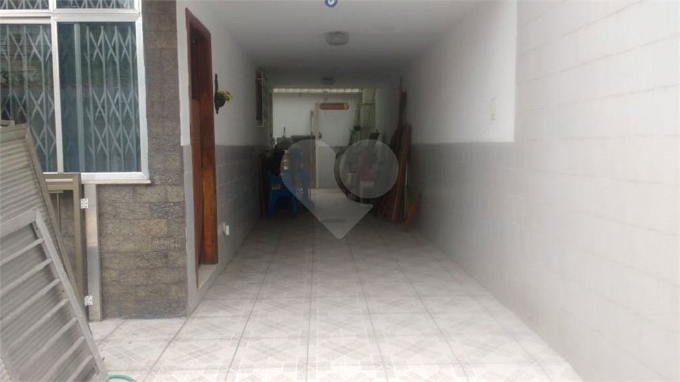 Casa à venda com 4 quartos, 200m² - Foto 3