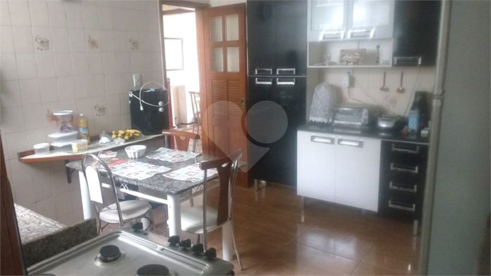 Casa à venda com 4 quartos, 200m² - Foto 13