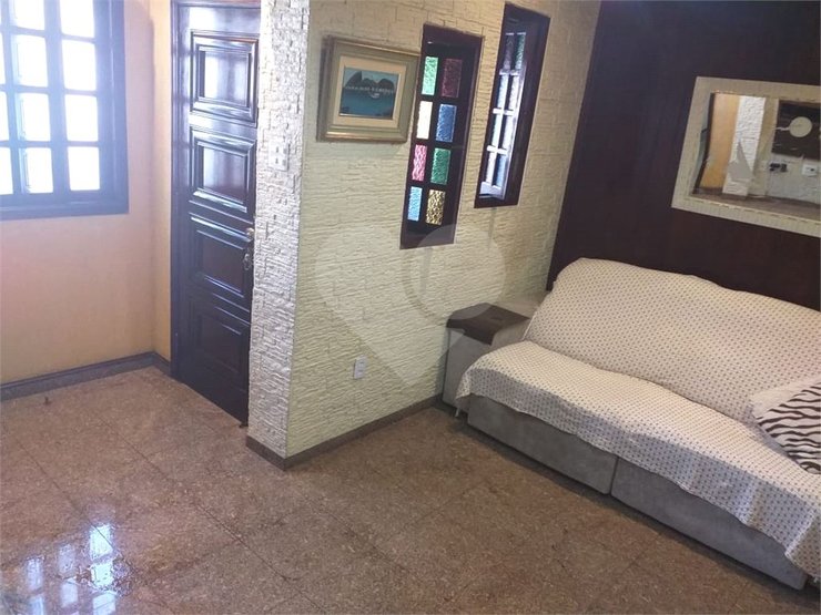 Casa à venda com 2 quartos, 200m² - Foto 2