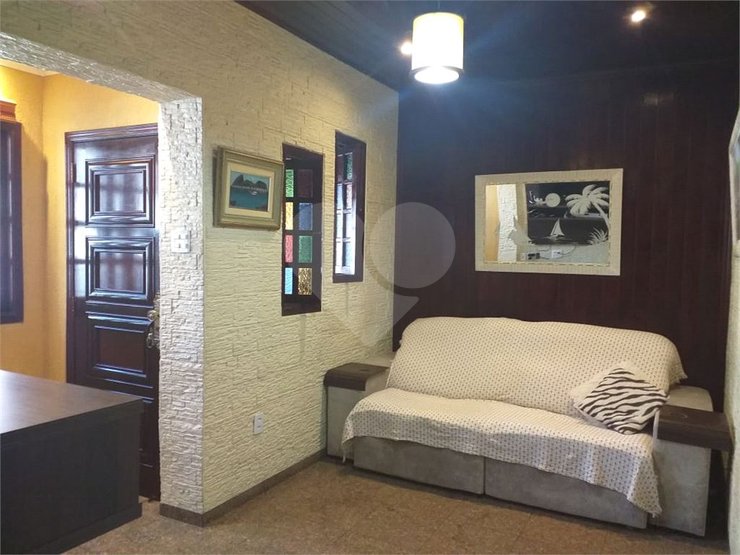 Casa à venda com 2 quartos, 200m² - Foto 1