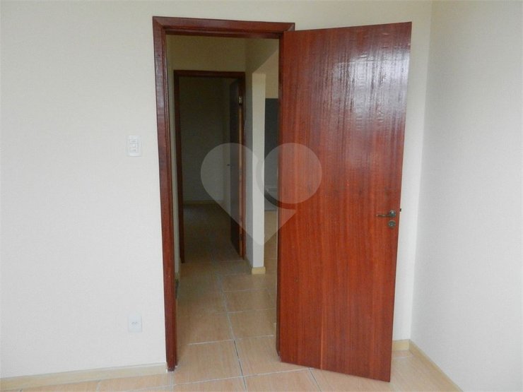 Casa à venda com 2 quartos, 70m² - Foto 6